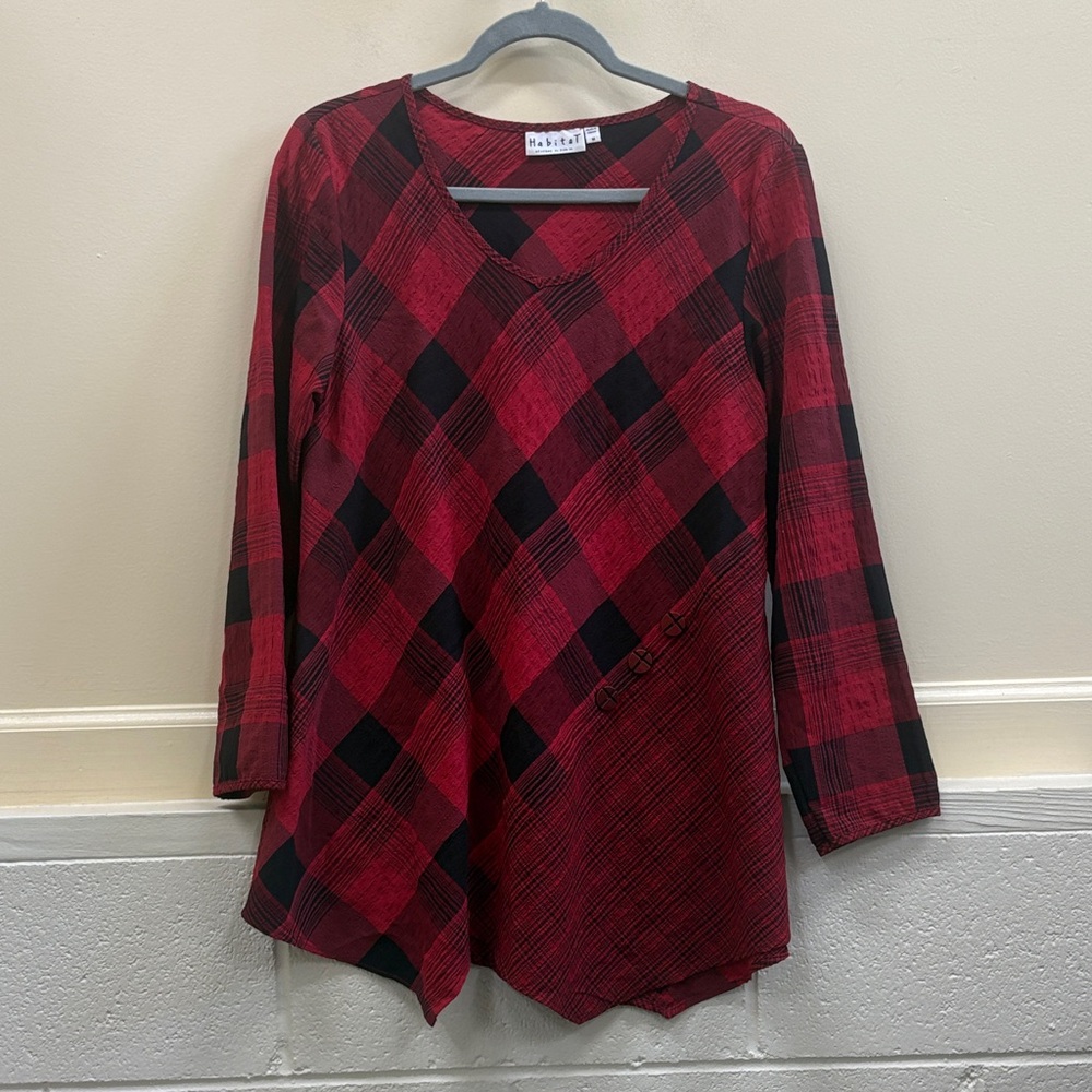 Habitat women’s Medium Red and Black Plaid V-Neck Tunic